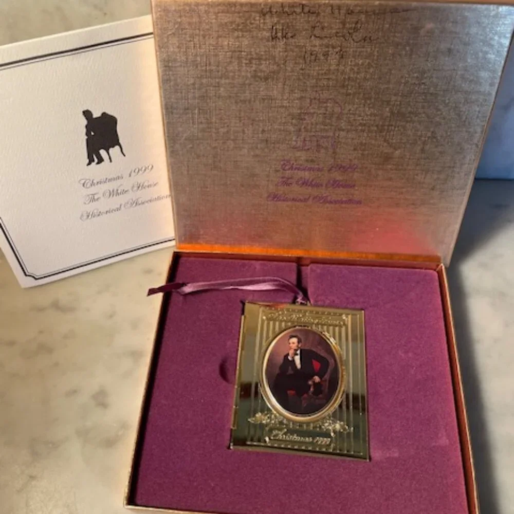 1999 White House Christmas Ornament President Abraham Lincoln's Portrait